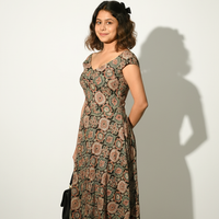 Beautiful sweetheart neckline dress